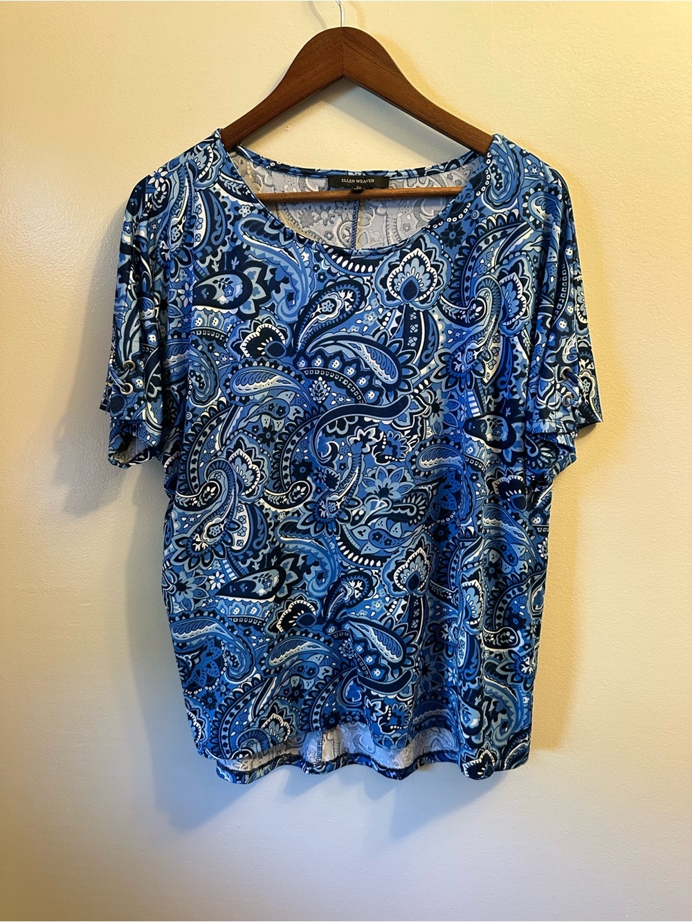 #375 Ellen Tracy Blue Paisley Crewneck Short Sleeve Top